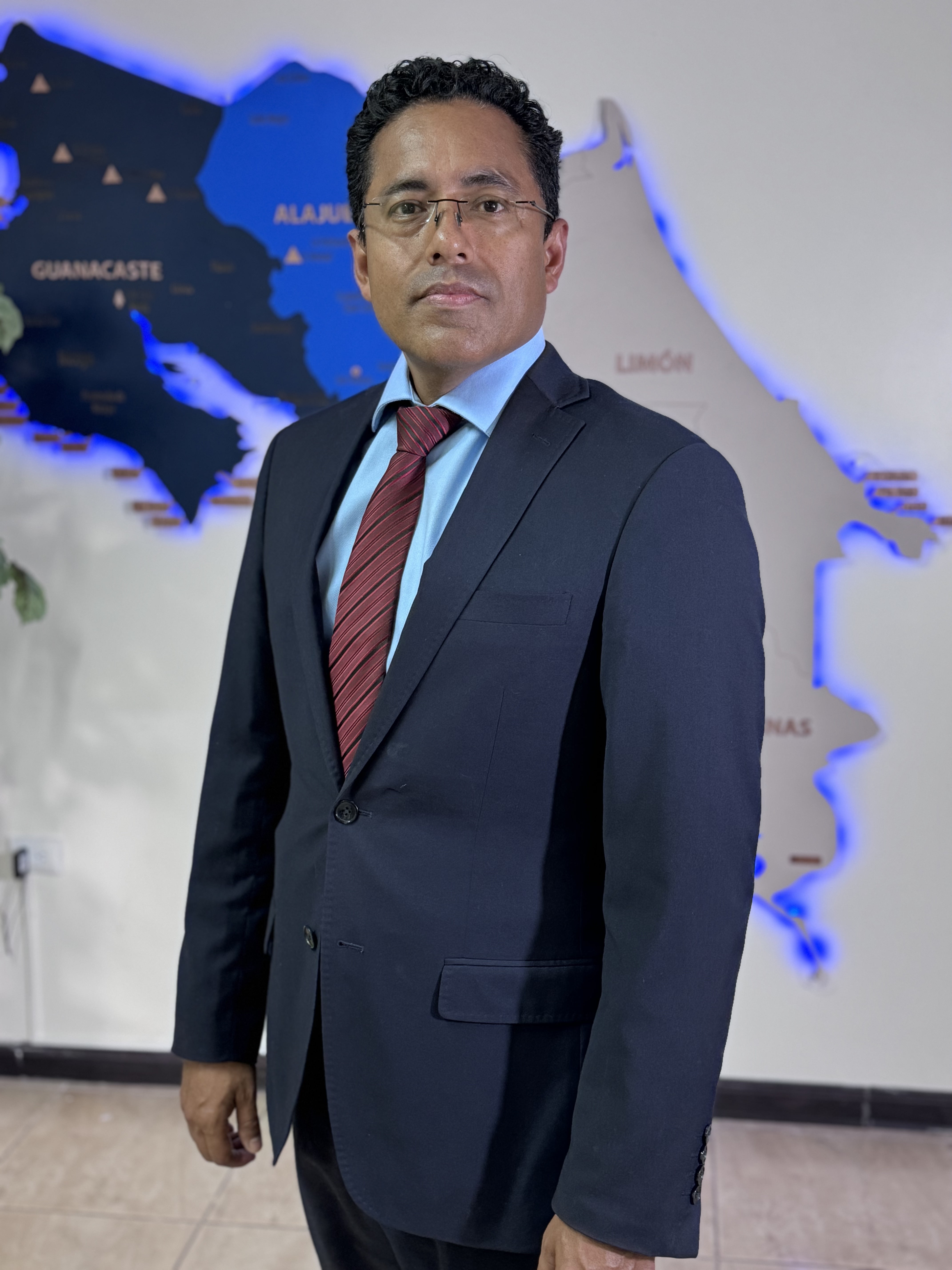 Lic. Eduardo Viales, Tesorero